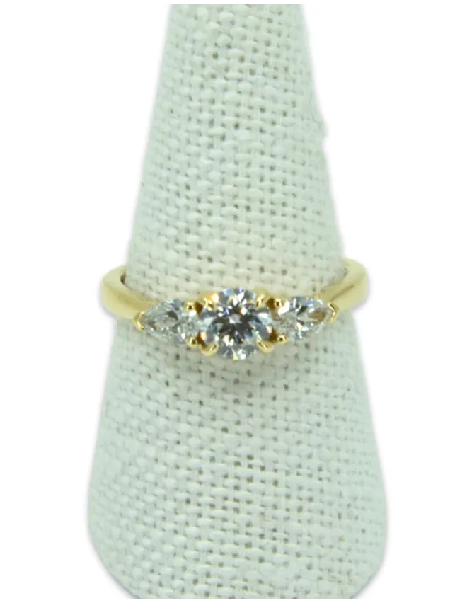 Bague Fiancailles Solitaire Epaulé