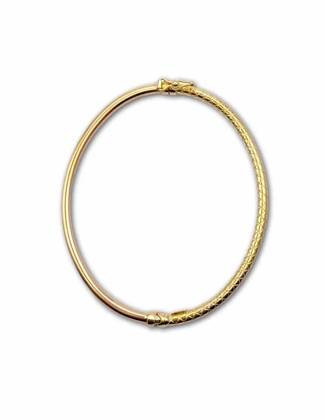 Bracelet Jonc Ovale Gravé et Ouvrant en Or 18K