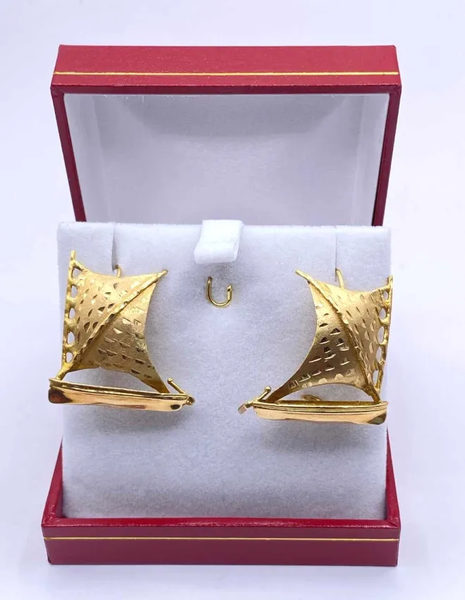 Paire de boucles d'oreilles "Yoles" Or jaune 18K