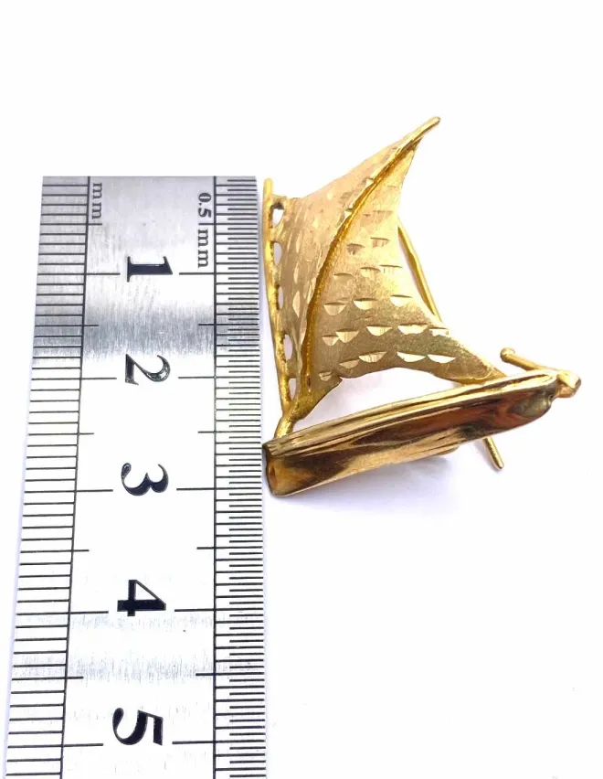 Paire de boucles d'oreilles "Yoles" Or jaune 18K