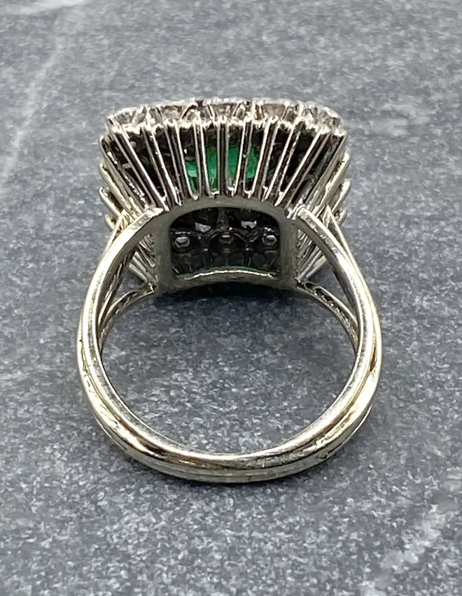 Bague or blanc émeraude diamants